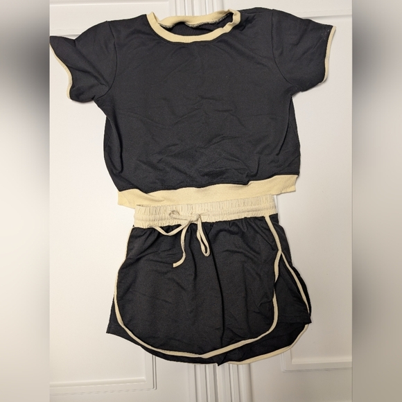 Women's 2 Pc Set, Matching SS Top w/ Skort, Size M - Picture 1 of 5